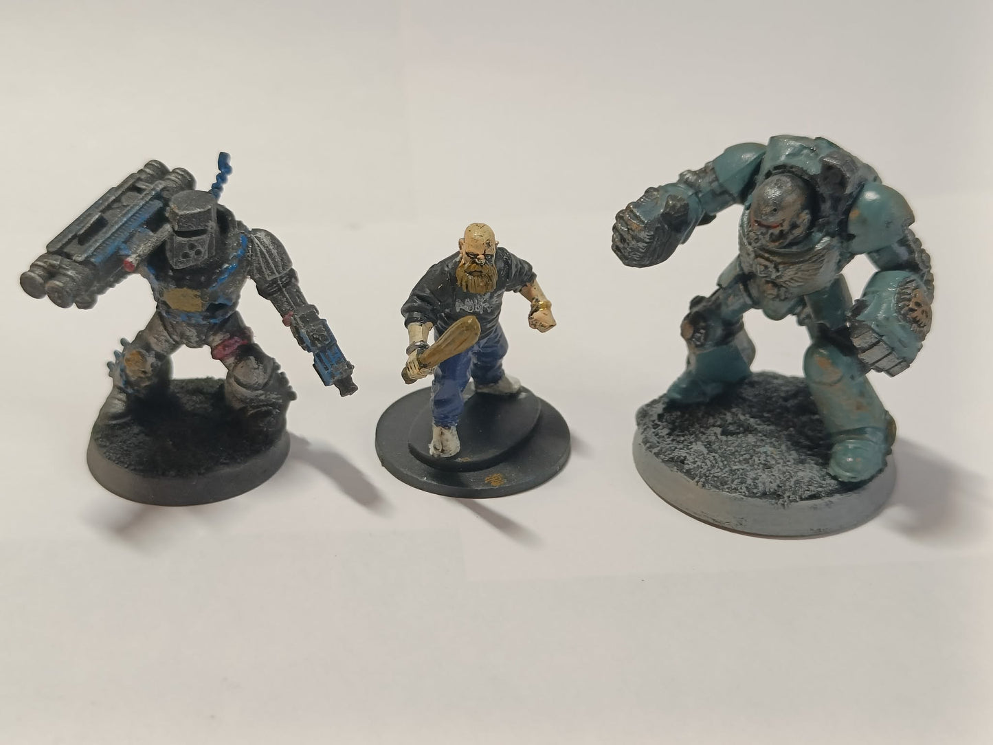 Mystery Box Sci-Fi – Figurines 28 mm & décors – 3 figurines garanties + goodies