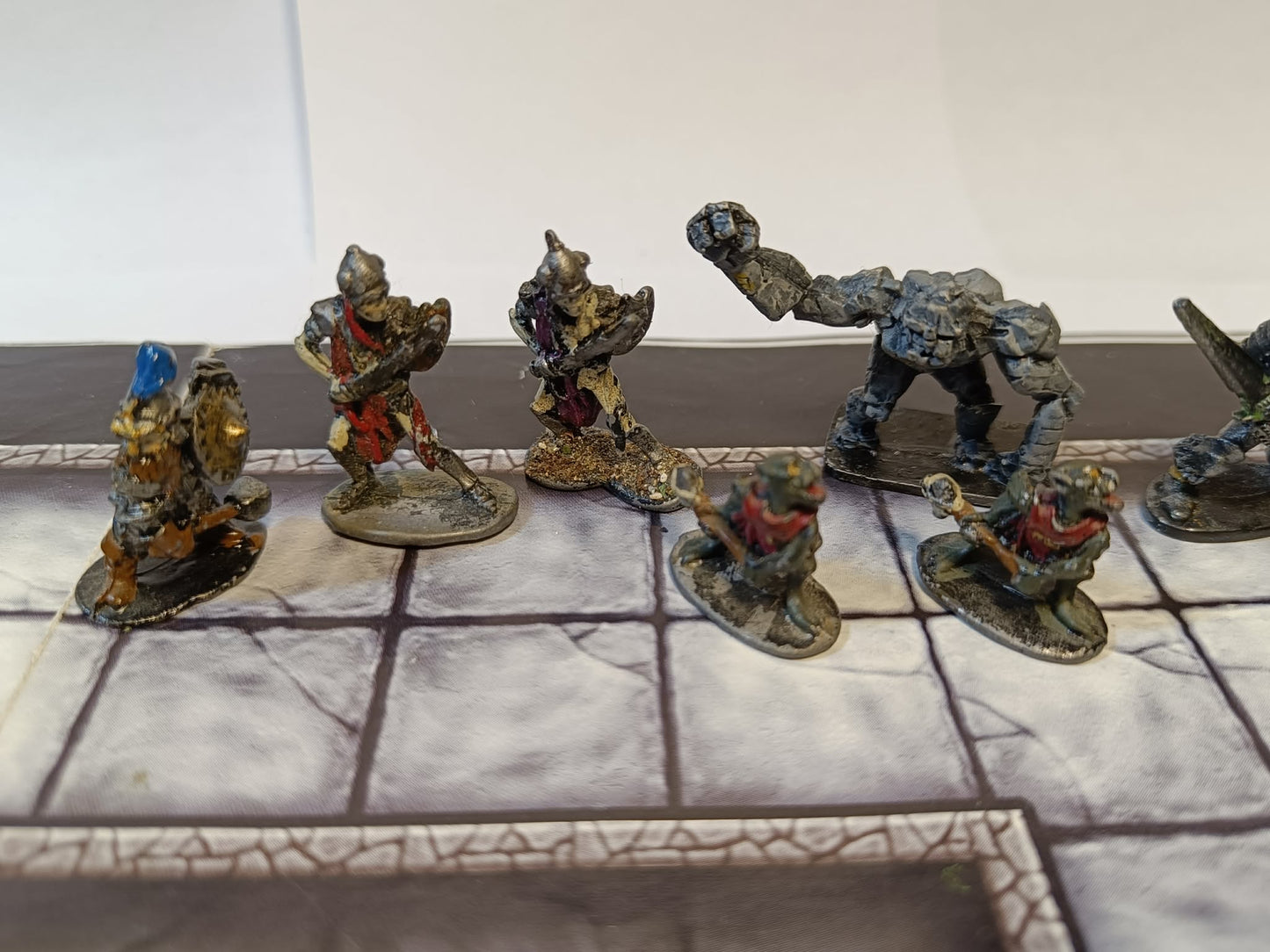 Mystery Box Fantasy – Figurines 28 mm type D&D – 3 figurines garanties + goodies